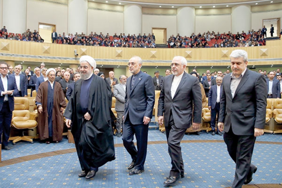 دکتر روحانی در یازدهمین سالروز ملی فناوری هسته&zwnj;ای:  ملت باید در انتخابات قدرت خود را به رخ جهانیان بکشد