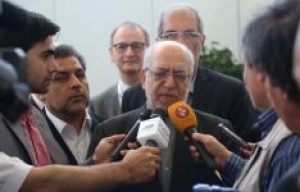 مهندس نعمت زاده در بازدید از نمایشگاه ابزار و ماشین آلات در شهر آفتاب